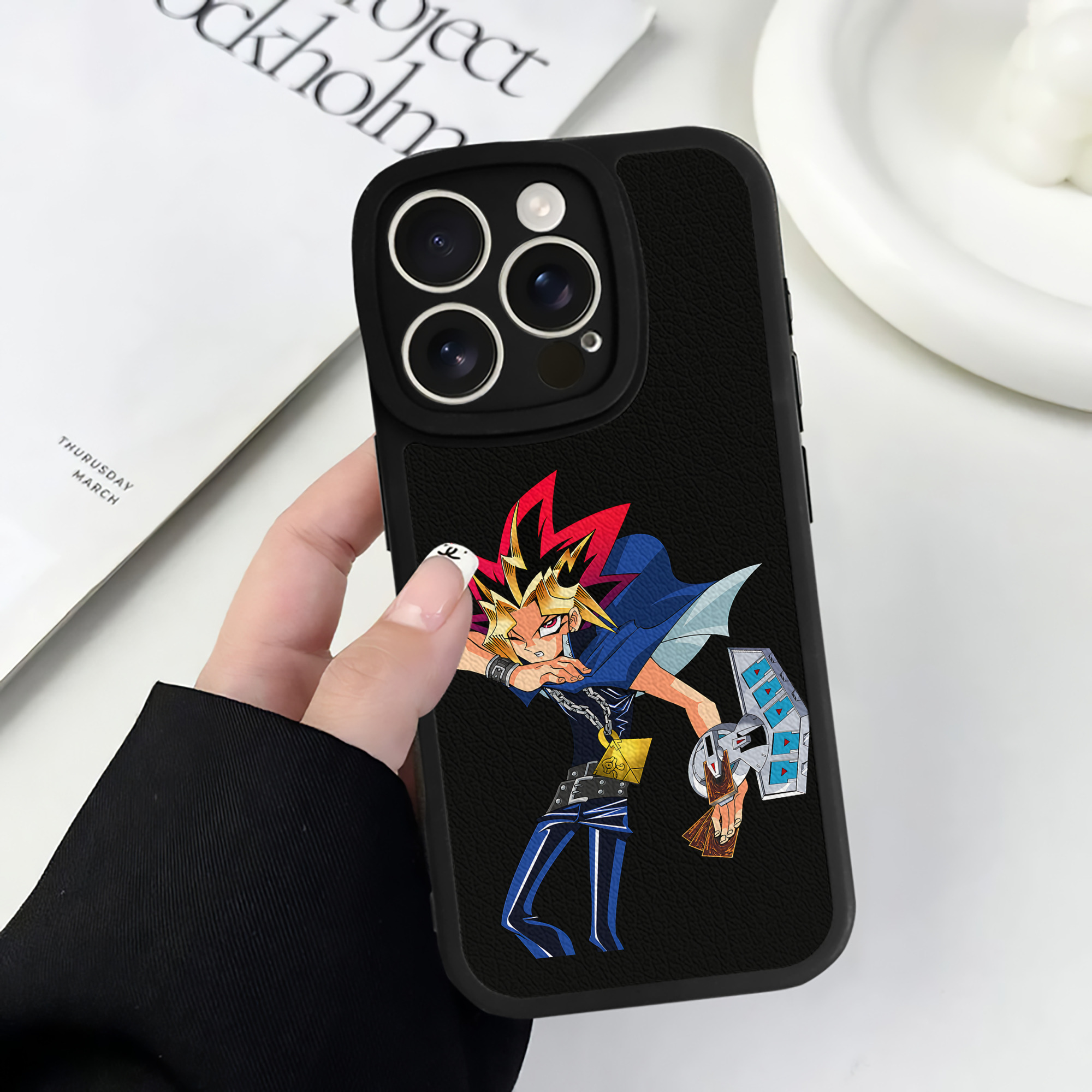遊☆戯☆王 Yu-Gi-Oh! 【iPhone 16シリーズ対応】シリコンスマホケース（レザー調） 材質：シリコン